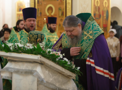 Епископ Корнилий совершил молебен перед иконой преподобного Серафима Саровского