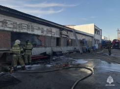 Пожар на складе шин удалось потушить спустя несколько часов