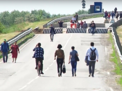 Жители Константиновска потребовали срочно отремонтировать обрушившийся мост