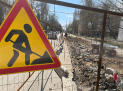 Отремонтированную в прошлом году дорогу частично вскрыли в Волгодонске