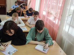 «Здравствуй, солдат!»: волгодонские школьники написали письма на фронт