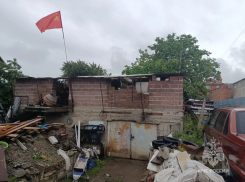 Поставленный на зарядку аккумулятор от шуруповерта сжег весь дом: стали известны подробности пожара около В-16