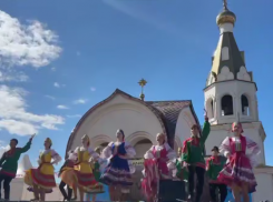 Волгодонск гуляет на ярмарке на Соборной площади: казачий размах, народные гуляния и гастрономические изыски