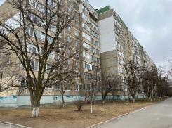 Труп 39-летней женщины обнаружили под окнами МКД в Волгодонске 