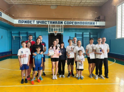 «Папа, мама, я – спортивная семья»: 25 волгодонских семей соревновались в силе, ловкости и смекалке