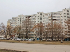 В Волгодонске начался ремонт «пьяной» девятиэтажки на улице Дружбы