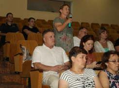 О состоянии клумбы на въезде в Волгодонск и о медицине поинтересовались горожане у главы администрации