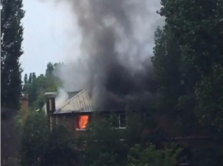 Крупный пожар случился в жилом доме на улице Волгодонской