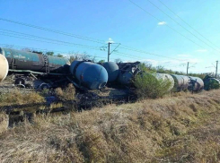  Уложили 300 метров нового пути: движение поездов в Орловском районе полностью восстановили после крушения нефтеналивного состава