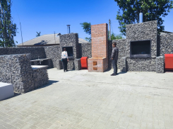 Станицу Маркинскую украсили гигантские шашлычные мангалы