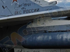 В Морозовском районе малолетние вандалы изрисовали памятник технике Су-24