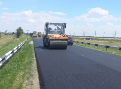 Транзитную автодорогу через Дубовское пообещали отремонтировать на 2 месяца раньше срока