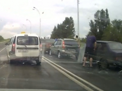 Волгодонец снял на видео тройное ДТП на мосту через Судоходный канал