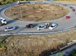 На въезде в Цимлянск полицейские открыли огонь по автомобилю 