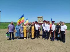 Православные, любо: состоялся крестный ход к бывшему Бекреневскому монастырю