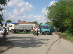 В Зимовниках «Газель» сбила скутериста