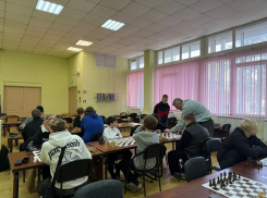 Для проблемных подростков провели турнир по шашкам в Волгодонске 