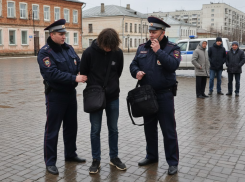 18-летнего «лопуха»-курьера из Азова поймали в Волгодонске за сотрудничество с мошенниками 