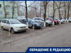 Автомобилисты устроили самозахват территории для организации парковки во дворе МКД