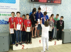 Волгодонские пловцы обновили личные рекорды на соревнованиях в Шахтах