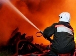 В Мартыновском районе пожар в летней кухне тушили полтора часа