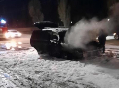 Машину спасти не удалось: «Хендай» сгорел в старой части Волгодонска 