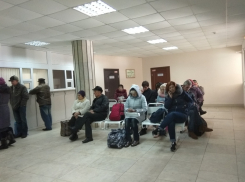 Десятки волгодонцев не могут уехать в Ростов из-за закрытия трассы 