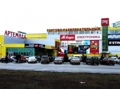 Спрятавшийся в шкафу мебельного магазина мужчина обокрал ТРЦ Волгодонска, - источник