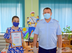12-летняя школьница из Цимлянска получила грамоту от полиции за поделку из фанеры 
