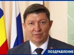 «Пусть вас всегда окружают внимание и любовь»: Сергей Ладанов поздравил волгодончанок с 8 марта