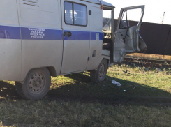 В Волгодонске автозак с конвоирами врезался в грузовик, разворачивающийся через «две сплошные»