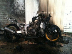 Обиженный на жизнь бомж сжег чужой мотоцикл в Волгодонске