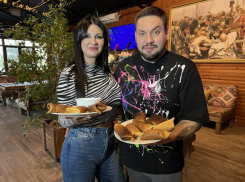 Испекла «ноздреватые» блины, рассказала о мужчинах, мечтах и о моде светская львица Ирэн 