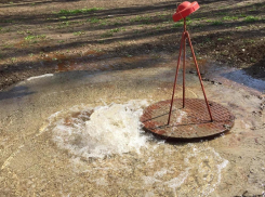 В Волгодонске рабочие водоканала ведут работы возле психдиспансера