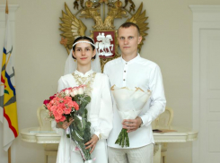 В Волгодонске 20 влюбленных пар создали семейный союз  в  День семьи, любви и верности