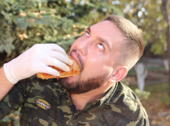 Как приготовить по-быстрому вкусный хот-дог рассказал Юрец Кравец