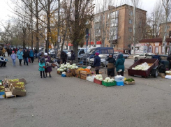 Покупая продукты на стихийном рынке, можно купить и коронавирус: отдел потребительского рынка