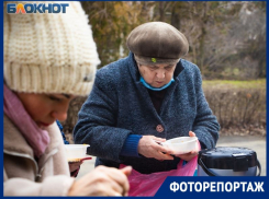 В Волгодонске накормили горячей пищей нищих пенсионеров