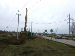 В Волгодонске построили половину эстакады через железную дорогу