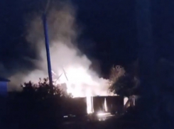 Погиб мужчина: в Цимлянске ночью за 20 минут сгорел жилой дом