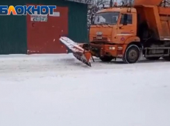 Чистит воздух: как в Волгодонске проходит уборка дорог от снега