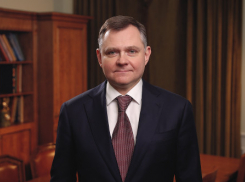 Юрий Слюсарь поздравил дончан с Днем защитника Отечества