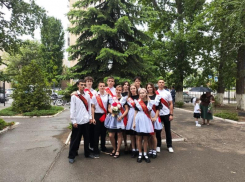 Радость и грусть одновременно: для выпускников Волгодонска прозвенел последний звонок