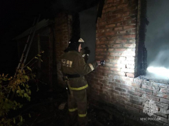 В хуторе возле Семикаракорска после встречи дня рождения погибли на пожаре 6 рабочих