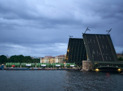 В Санкт-Петербурге во время белой ночи заметили баржу с атомными реакторами из Волгодонска