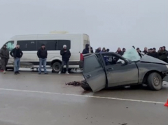 Заплатят даже невиновные в ДТП: дело с 2 трупами о столкновении разорванной «Лады» и микроавтобуса на трассе Ростов - Волгодонск обрело неожиданный конец 