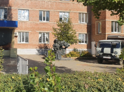 Выпал из окна и разбился насмерть пациент ковидного госпиталя Волгодонска