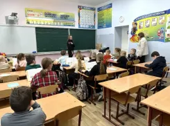 Безопасное лето начинается со школы: инспекторы Волгодонского МУ МВД встретились со школьниками
