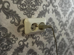 Не включайте в сеть все электроприборы: как избежать пожара в доме в осенне-зимний период 