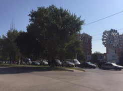 Вереница из троллейбусов на мосту стала причиной затора в центре Волгодонска